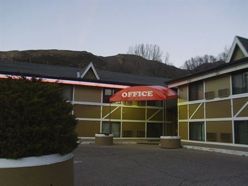 Adventure Inn - Гленвуд Спрингс Экстерьер фото